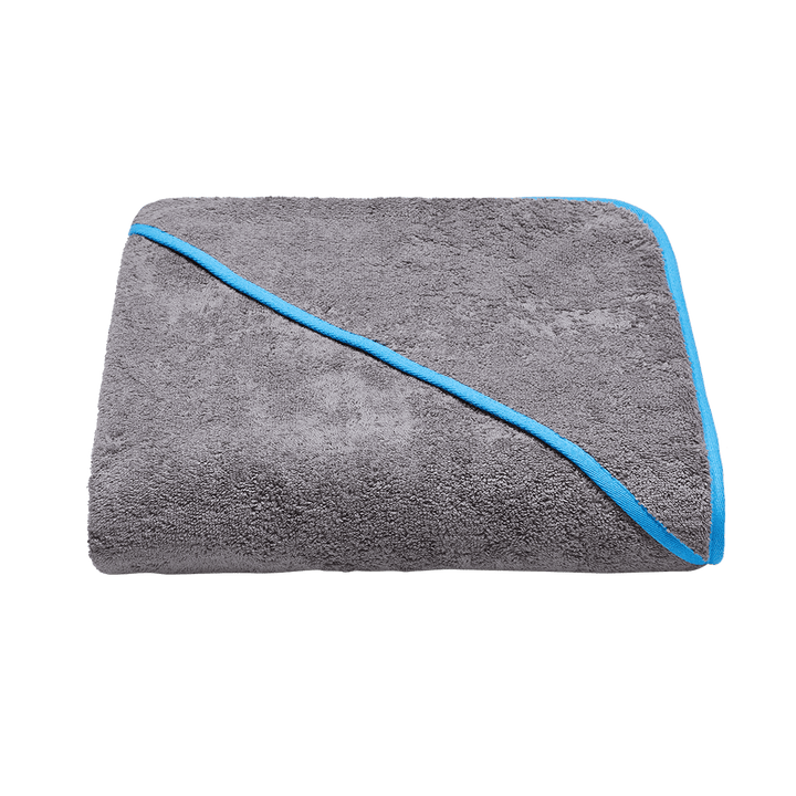 Kapuzenhandtuch 140x140 cm aus Bio-Baumwolle in Grau mit Blau – gefaltet mit Kapuze
