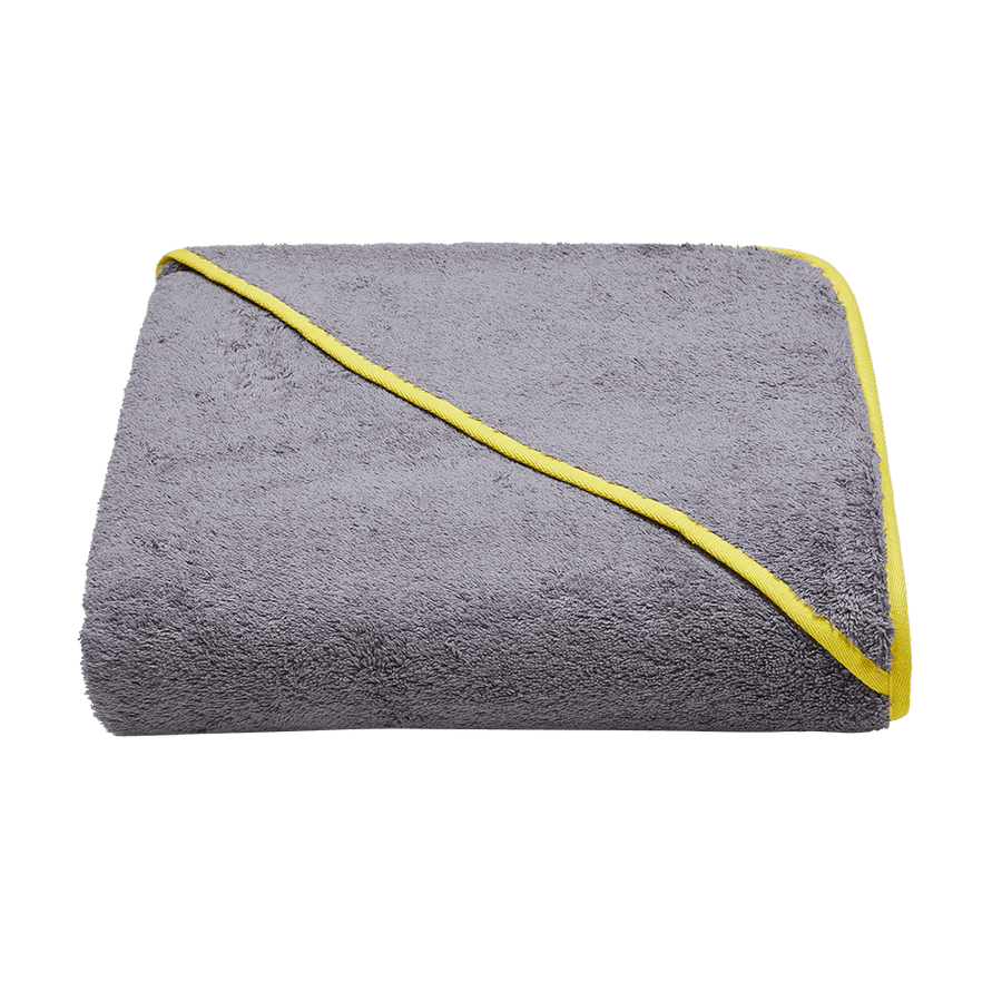 Kapuzenhandtuch 140x140 cm aus Bio-Baumwolle in Grau mit Gelb – gefaltet mit Kapuze