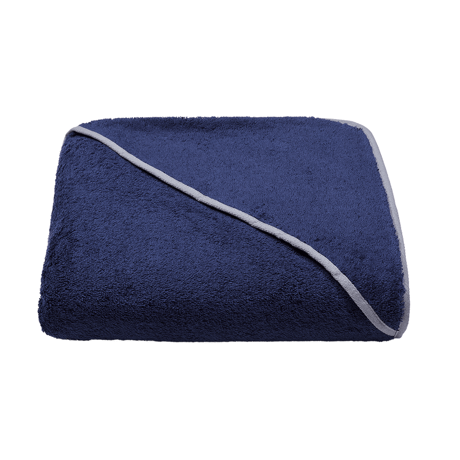 Kapuzenhandtuch 140x140 cm aus Bio-Baumwolle in Navy mit Grau – gefaltet mit Kapuze