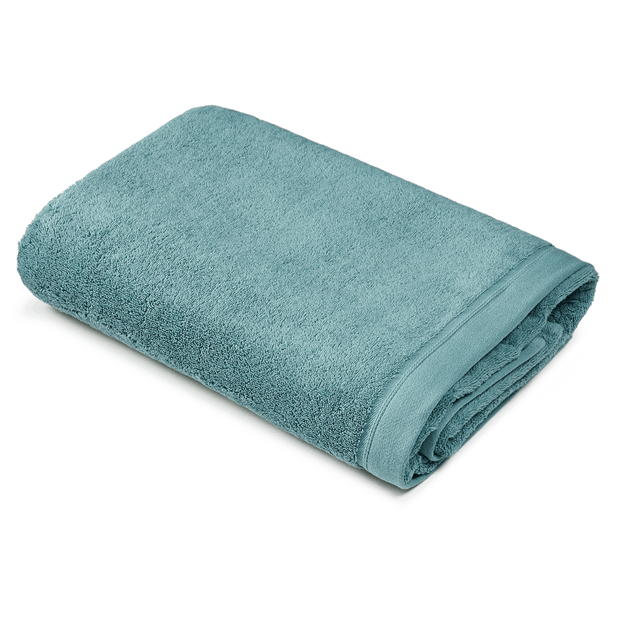 Badetuch 100x150 cm aus Bio-Baumwolle in Seladongrün – gefaltet