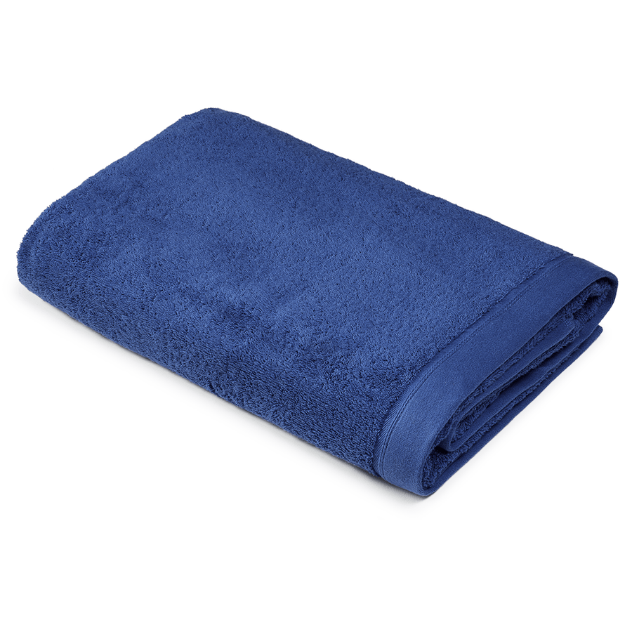 Badetuch 100x150 cm aus Bio-Baumwolle in Marineblau – gefaltet