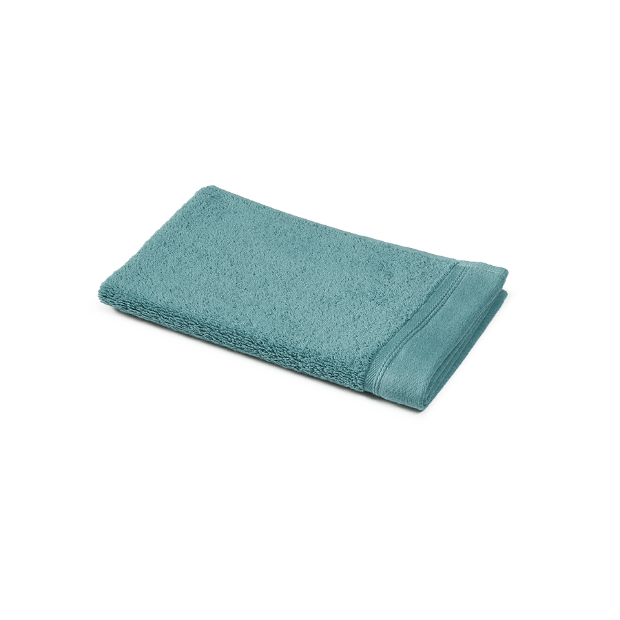 Gästehandtuch 30x50 cm aus Bio-Baumwolle in Seladongrün – gefaltet