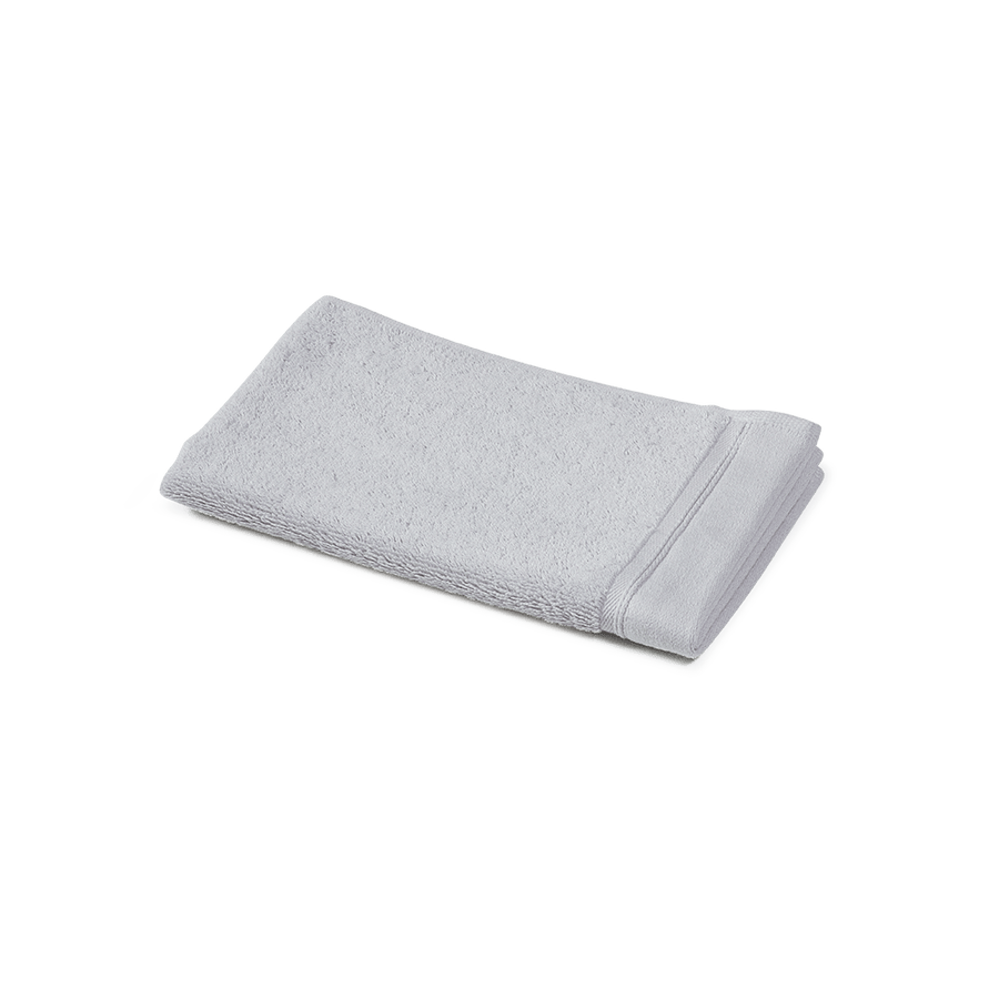 Gästehandtuch 30x50 cm aus Bio-Baumwolle in Hellgrau – gefaltet