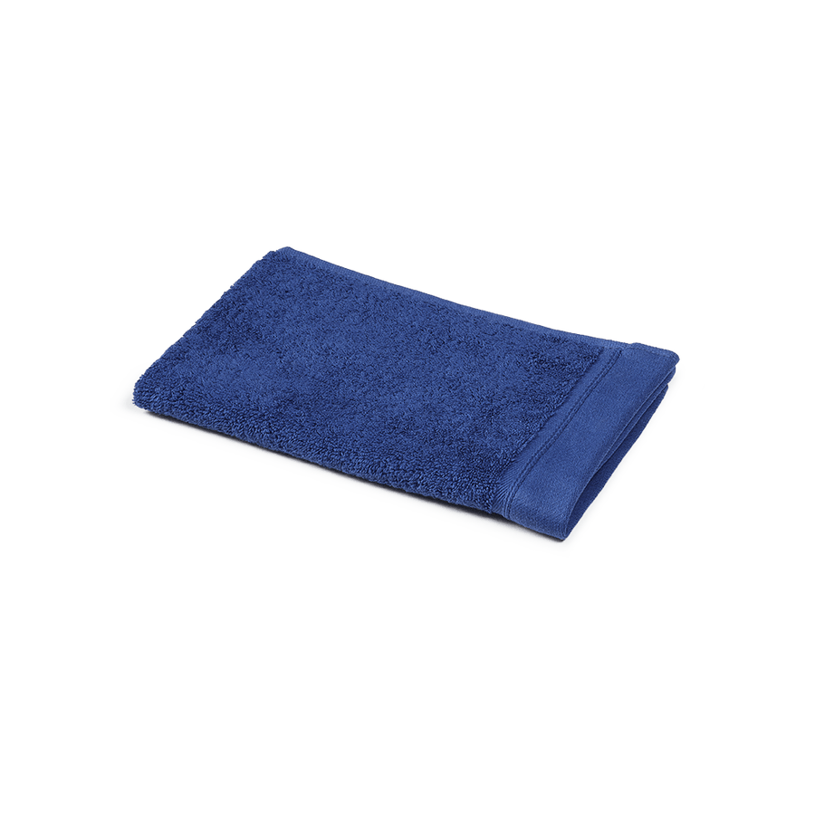 Gästehandtuch 30x50 cm aus Bio-Baumwolle in Marineblau – gefaltet