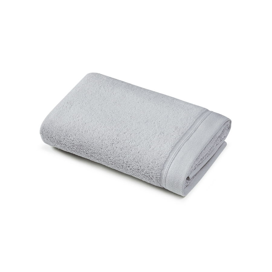 Handtuch 50x100 cm aus Bio-Baumwolle in Hellgrau – gefaltet