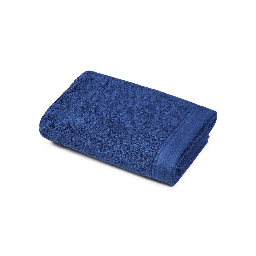 Handtuch 50x100 cm aus Bio-Baumwolle in Marineblau – gefaltet