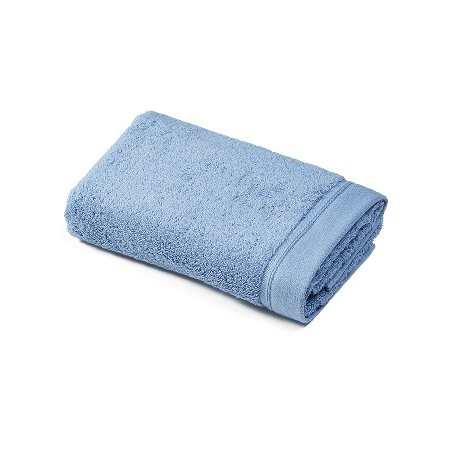 Handtuch 50x100 cm aus Bio-Baumwolle in Steinblau – gefaltet