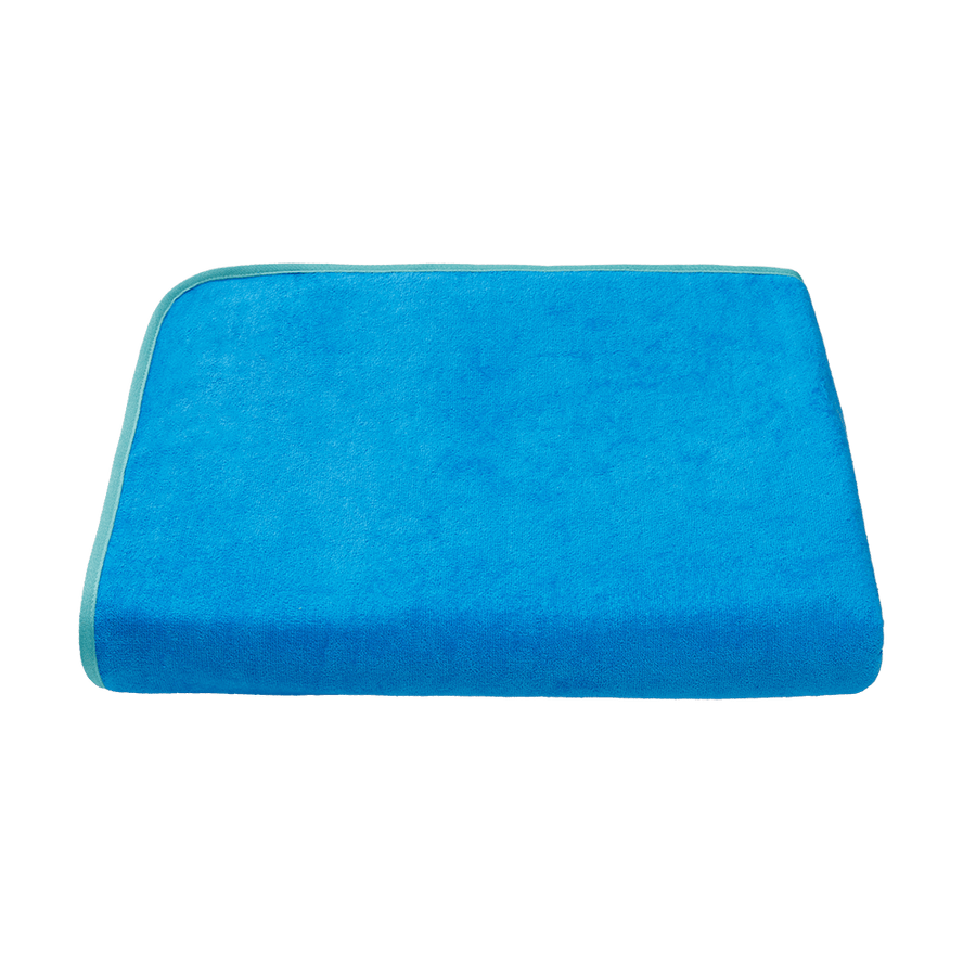 XXL-Strandtuch 160x200 cm aus Bio-Baumwolle in Blau mit Türkis – ausgebreitet