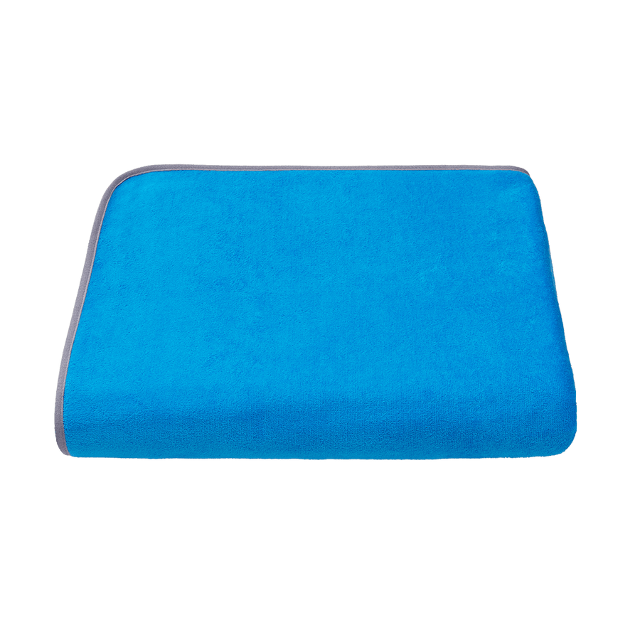 XXL-Strandtuch 160x200 cm aus Bio-Baumwolle in Blau mit Grau – ausgebreitet