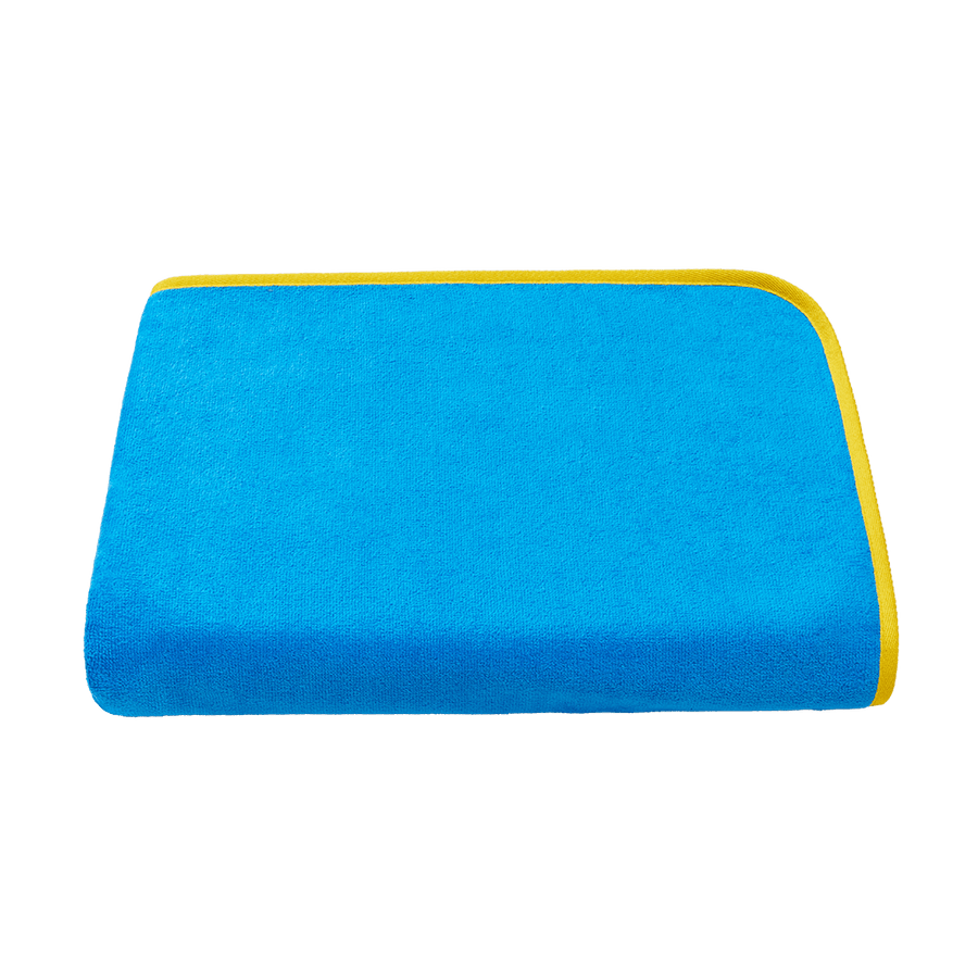 Sauna- und Strandtuch 80x220 cm aus Bio-Baumwolle in Blau mit Gelb – ausgebreitet