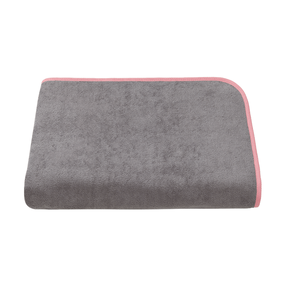 Sauna- und Strandtuch 80x220 cm aus Bio-Baumwolle in Grau mit Rosa – ausgebreitet