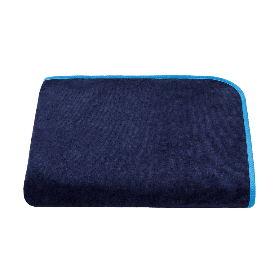 Sauna- und Strandtuch 80x220 cm aus Bio-Baumwolle in Navy mit Blau – ausgebreitet